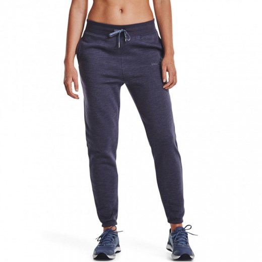 Damskie spodnie dresowe Under Armour Essential Script Pant ze sklepu Sportstylestory.com w kategorii Spodnie damskie - zdjęcie 150756354