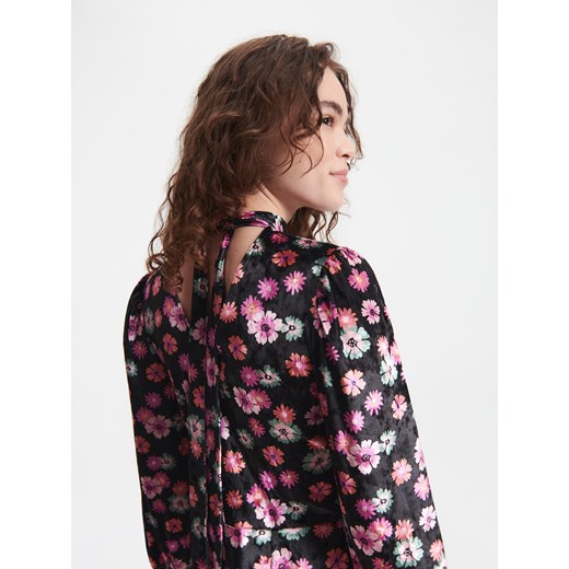 Sukienka Reserved z okrągłym dekoltem mini wiosenna