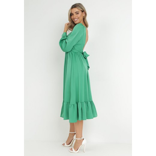 Zielona Rozkloszowana Sukienka z Supełkiem przy Dekolcie i Falbanką na Dole M okazyjna cena Born2be Odzież