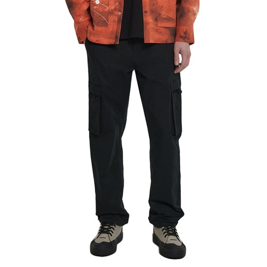 Cropp - Czarne spodnie straight cargo - czarny ze sklepu Cropp w kategorii Spodnie męskie - zdjęcie 151126690