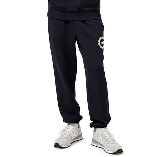 Spodnie New Balance MP31902BK - czarne ze sklepu streetstyle24.pl w kategorii Spodnie męskie - zdjęcie 151794123