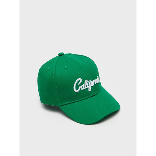 Zielona czapka z daszkiem i aplikacją California - Zielony House M House
