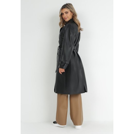 Czarny Płaszcz z Imitacji Skóry z Dużym Kołnierzem i Paskiem Isatia 2XL okazyjna cena Born2be Odzież