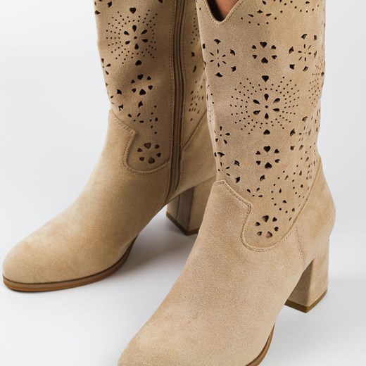 Beżowe botki Daszyński eleganckie na zamek na zimę na obcasie zamszowe 