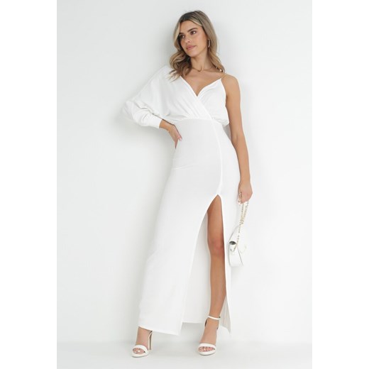 Biała Asymetryczna Sukienka Maxi na Jedno Ramię z Łańcuszkiem Przy Ramieniu Kesilli ze sklepu Born2be Odzież w kategorii Sukienki - zdjęcie 152282051