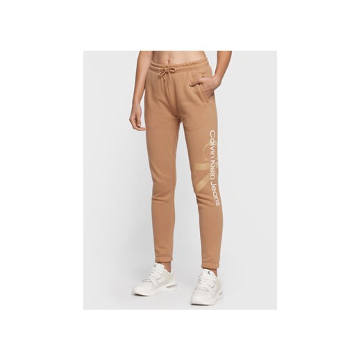 Calvin Klein Jeans Spodnie dresowe J20J219743 Brązowy Regular Fit M okazja MODIVO