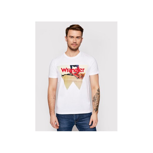 Wrangler T-Shirt Photo W7G7D3XW1 Biały Regular Fit Wrangler L MODIVO