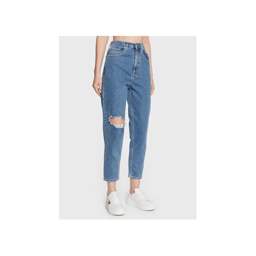 Tommy Jeans Jeansy Mom DW0DW13381 Niebieski Tapered Fit Tommy Jeans 26_28 wyprzedaż MODIVO