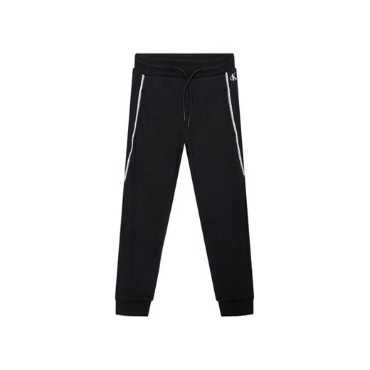Calvin Klein Jeans Spodnie dresowe Logo Piping IB0IB00711 Czarny Regular Fit 8Y promocja MODIVO