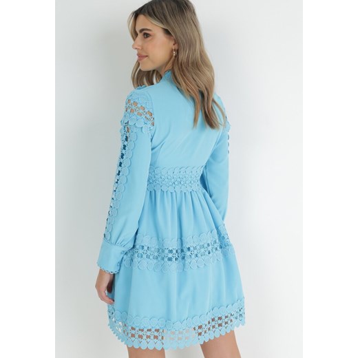 Niebieska Sukienka z Koronką i Guzikami przy Dekolcie Thompson S okazja Born2be Odzież