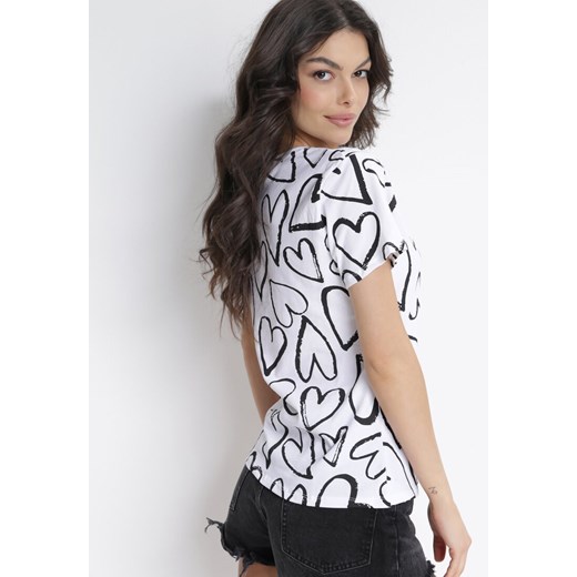 Biały Bawełniany T-shirt z Nadrukiem w Serca Maedinn S wyprzedaż Born2be Odzież