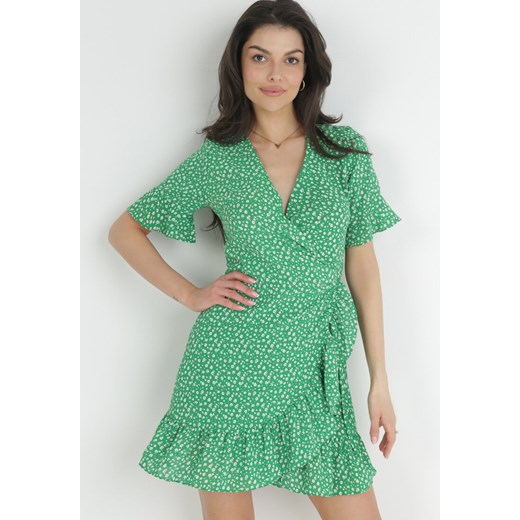 Zielona Kopertowa Sukienka z Falbankami w Kwiaty Tirnya ze sklepu Born2be Odzież w kategorii Sukienki - zdjęcie 153018041