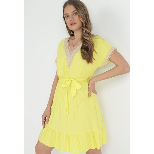 Żółta Sukienka z Gumką w Pasie z Plecionymi Wstawkami z Wiskozy Hanora ze sklepu Born2be Odzież w kategorii Sukienki - zdjęcie 153195382