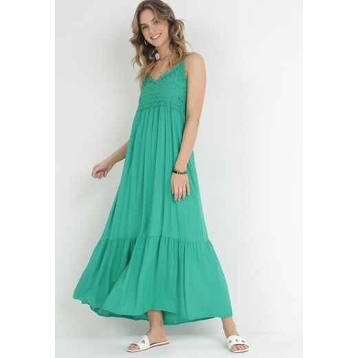 Zielona Sukienka Maxi z Ażurowym Dekoltem i Falbaną na Dole z Wiskozy Nelnin ze sklepu Born2be Odzież w kategorii Sukienki - zdjęcie 153197624