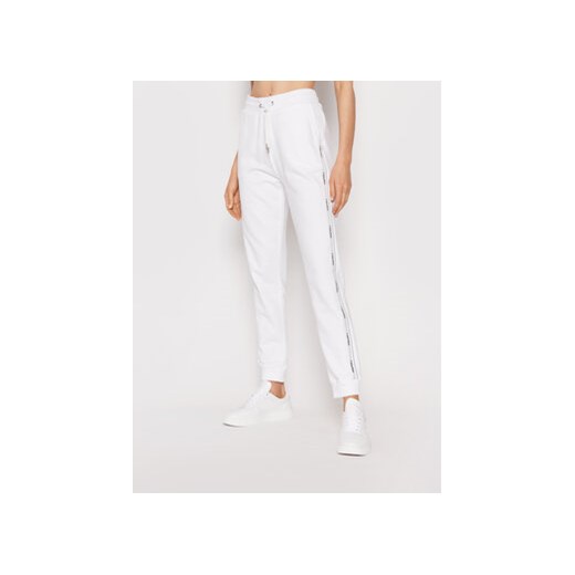 Calvin Klein Spodnie dresowe Logo Tape K20K203116 Biały Slim Fit Calvin Klein S okazja MODIVO