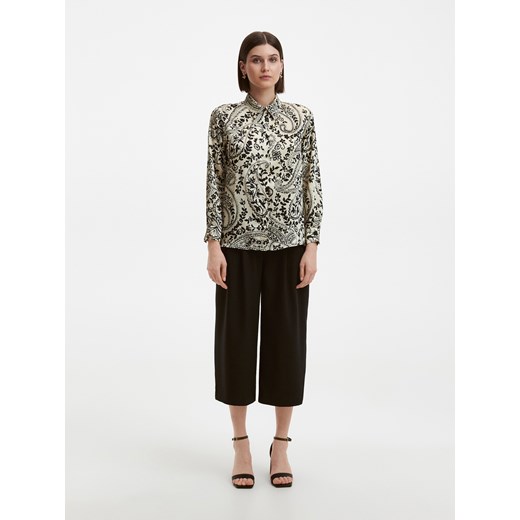 Bluzka damska Reserved z tkaniny z dekoltem v z długim rękawem w abstrakcyjne wzory 