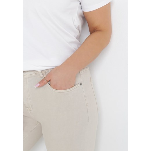 Beżowe Jeansy Mom Fit z Regularnym Stanem Alizabet 3XL wyprzedaż Born2be Odzież