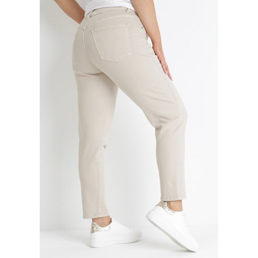 Beżowe Jeansy Mom Fit z Regularnym Stanem Alizabet 3XL wyprzedaż Born2be Odzież