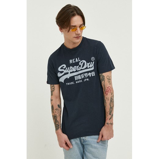 Superdry t-shirt bawełniany kolor granatowy z nadrukiem ze sklepu ANSWEAR.com w kategorii T-shirty męskie - zdjęcie 153374712