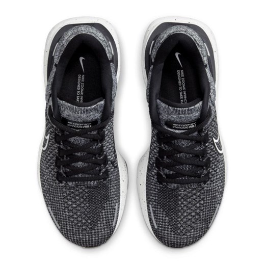 Buty sportowe damskie czarne Nike na płaskiej podeszwie sznurowane 