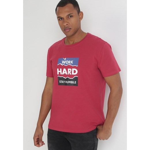 Bordowa Koszulka z Krótkim Rękawem i Nadrukowanym Napisem Evelon ze sklepu Born2be Odzież w kategorii T-shirty męskie - zdjęcie 153778913