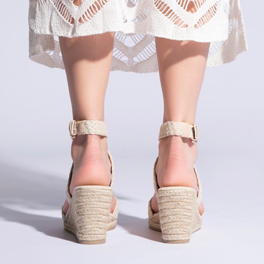 Sandały damskie beżowe WITTCHEN na koturnie z klamrą z tworzywa sztucznego eleganckie 