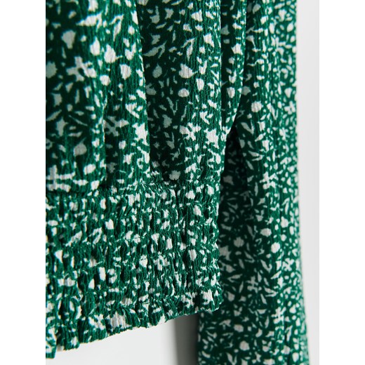 Bluzka damska Reserved z długim rękawem z dzianiny zielona w serek 