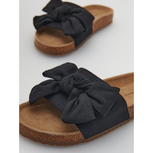 Reserved - Klapki z kokardą - Czarny Reserved 38 Reserved