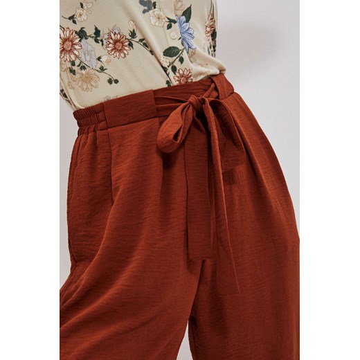 Spodnie z szerokimi nogawkami brązowe ze sklepu Moodo.pl w kategorii Spodnie damskie - zdjęcie 154356363