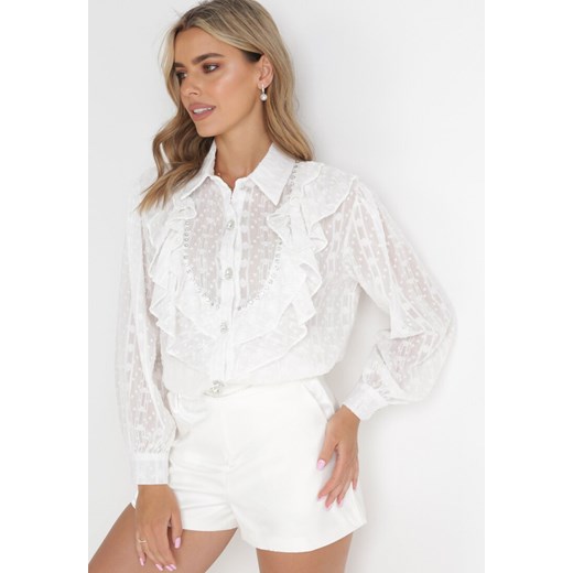 Biała Koszula Plumeti z Błyszczącą Nitką i Falbankami Banie ze sklepu Born2be Odzież w kategorii Koszule damskie - zdjęcie 154440023