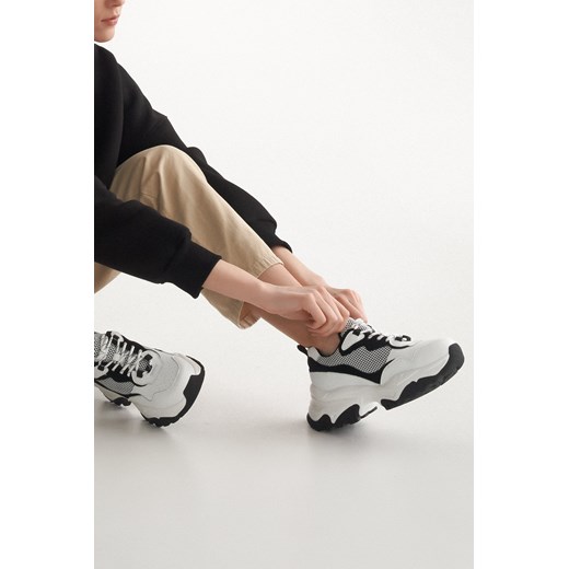 Czarno-białe sneakersy damskie ze skóry naturalnej ES 8 ER00112279 Es 8 36 Estro