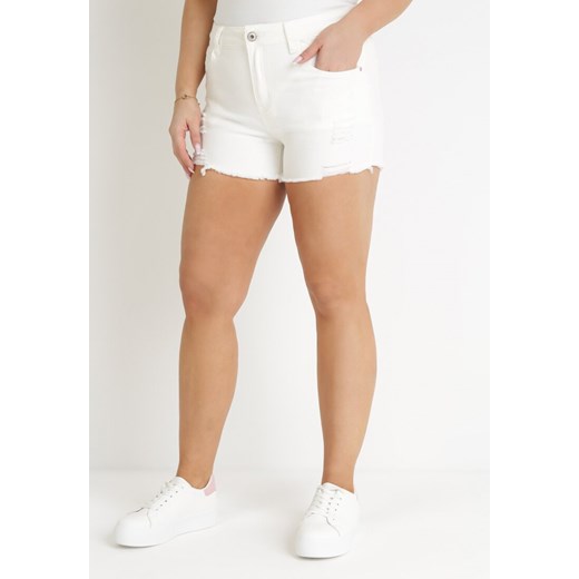 Białe Jeansowe Szorty z Poszarpanymi Nogawkami i Regularnym Stanem Doro ze sklepu Born2be Odzież w kategorii Szorty - zdjęcie 154545124