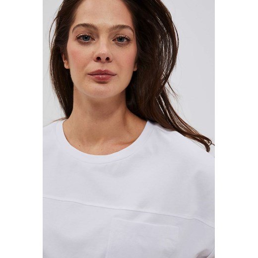 T-shirt z kieszonką biały ze sklepu Moodo.pl w kategorii Bluzki damskie - zdjęcie 155783971