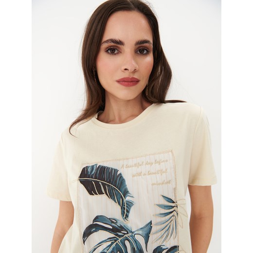 Mohito - Bawełniany t-shirt z tropikalnym nadrukiem - Kremowy Mohito S Mohito
