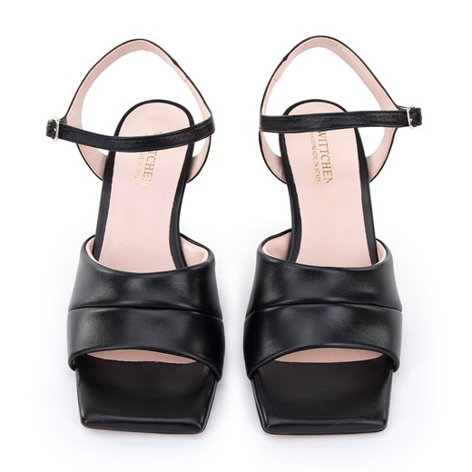 Damskie sandały skórzane klasyczne na szpilce czarne ze sklepu WITTCHEN w kategorii Sandały damskie - zdjęcie 155812714
