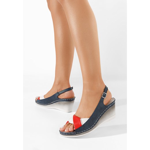 Niebieskie sandały na koturnie Chase ze sklepu Zapatos w kategorii Sandały damskie - zdjęcie 155935933