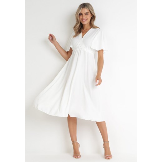 Biała Rozkloszowana Sukienka Midi z Kopertowym Dekoltem i Gumką w Talii Muntani ze sklepu Born2be Odzież w kategorii Sukienki - zdjęcie 155937854