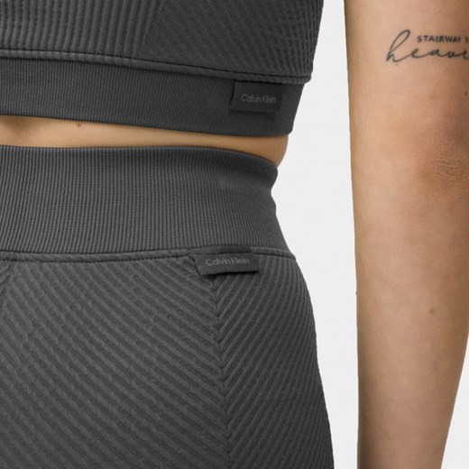 Damskie kolarki treningowe Calvin Klein Seamless Knit Short 00GWS3L701 - szare Calvin Klein M Sportstylestory.com