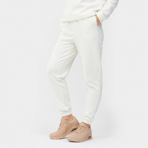 Damskie spodnie dresowe Calvin Klein Knit Pants 00GWS3P605 - białe ze sklepu Sportstylestory.com w kategorii Spodnie damskie - zdjęcie 155938773