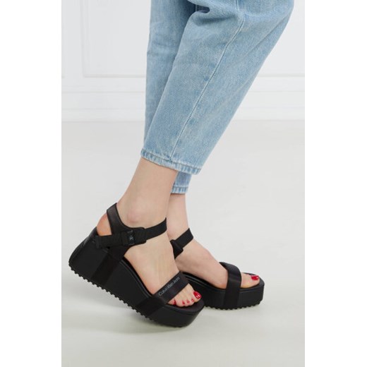 CALVIN KLEIN JEANS Sandały WEDGE BLCOK SANDAL SATIN/HW 38 Gomez Fashion Store