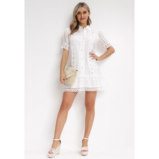 Sukienka Born2be biała z krótkim rękawem koronkowa oversize mini na uczelnię casual