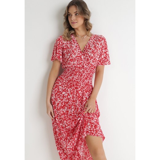 Czerwona Sukienka Maxi z Gumką w Talii i Kopertowym Dekoltem w Kwiaty Alaegha M Born2be Odzież