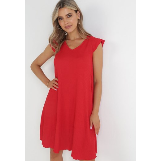 Czerwona Trapezowa Sukienka Midi z Falbankami przy Ramionach z Tłoczonej Tkaniny Karilena ze sklepu Born2be Odzież w kategorii Sukienki - zdjęcie 156273092