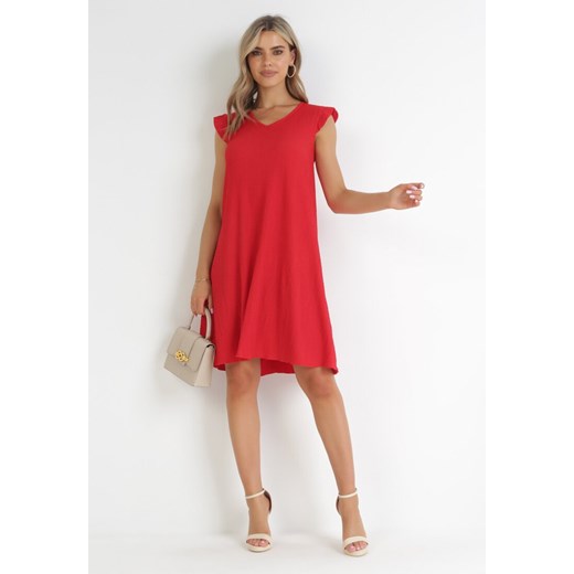 Czerwona Trapezowa Sukienka Midi z Falbankami przy Ramionach z Tłoczonej Tkaniny S promocja Born2be Odzież
