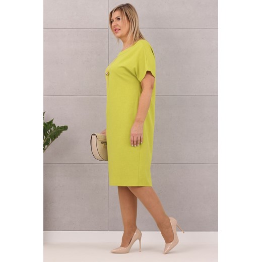 Elegancka sukienka z wisiorkiem z dodatkiem lnu limonka - 52 Femimoda 50 femimoda.pl