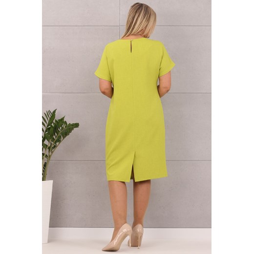 Elegancka sukienka z wisiorkiem z dodatkiem lnu limonka - 52 Femimoda 46 femimoda.pl