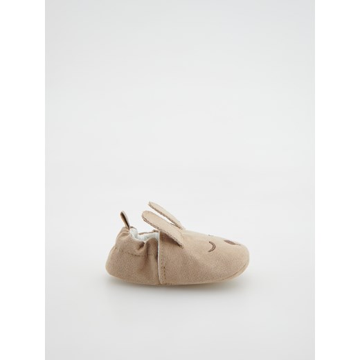 Reserved - Kapcie z uszkami - kremowy ze sklepu Reserved w kategorii Buciki niemowlęce - zdjęcie 156695580