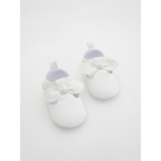 Reserved - Balerinki z kokardką - biały ze sklepu Reserved w kategorii Buciki niemowlęce - zdjęcie 156698582