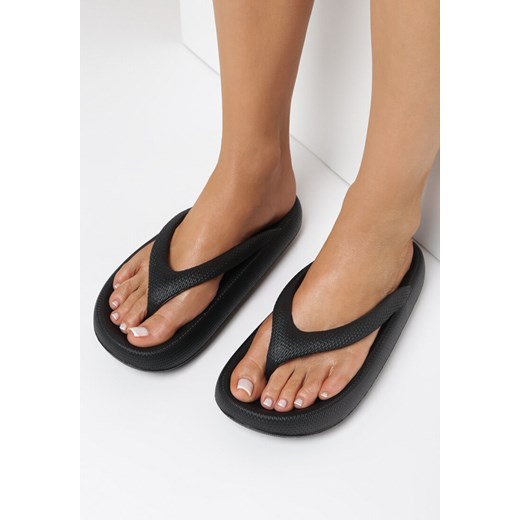Czarne Klapki Maerica 39 promocja born2be.pl