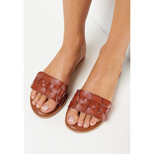 Brązowe Płaskie Klapki z Plecionym Paskiem i Otwartym Noskiem Fayra 40 okazyjna cena born2be.pl